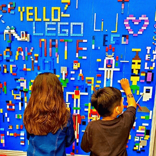 kids playing Legos at brickfest live